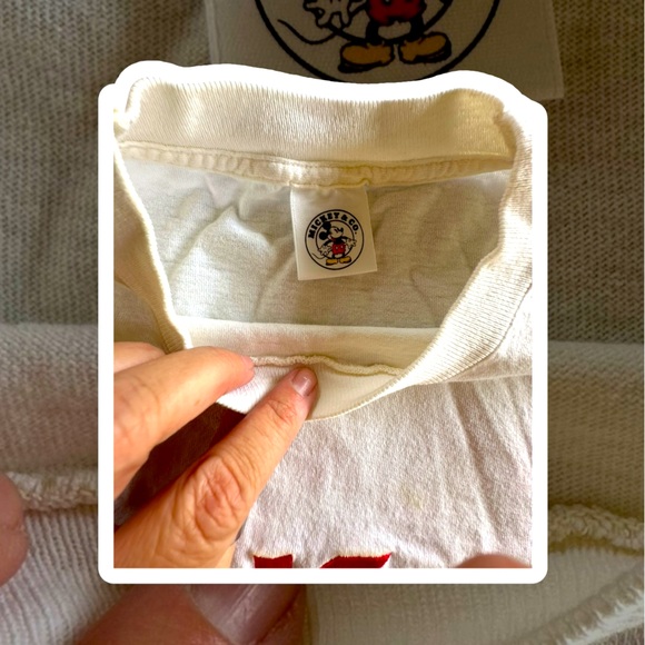 Vtg. Mickey t-shirt • Embroidered Letters - Picture 4 of 7